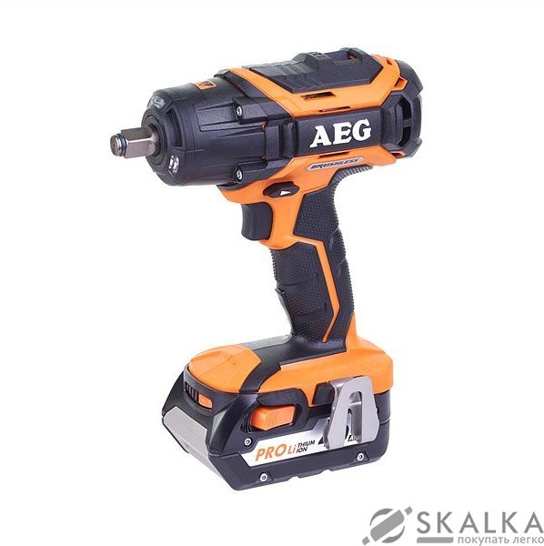 На фото Гайковерт ударный безщеточный AEG Li-Ion 18 В, 4 Ач, 1/2" 500 Нм в футляре (BSS18C12ZBLLI-402)