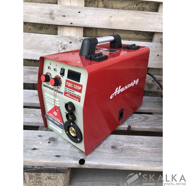 На фото Сварочный полуавтомат Авангард MIG/MMA- ПДС 320Р display