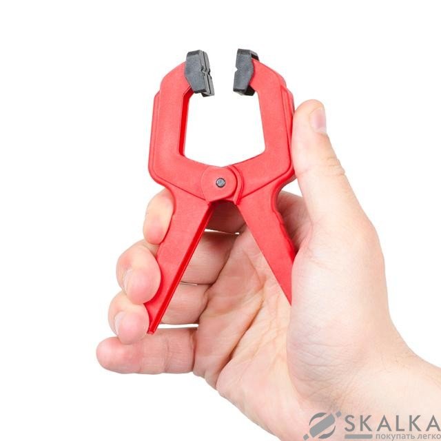 На фото Струбцина пружинная Intertool, max зажим 50мм, усилие зажима 12,2 кгс (HT-6033)