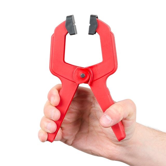 На фото Струбцина пружинная Intertool, max зажим 75мм, усилие зажима 15,3 кгс (HT-6035)