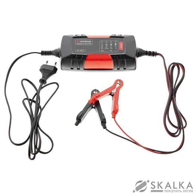 На фото Зарядное устройство Intertool 6/12В, 2А, 230В, максимальная емкость 1.2-60 а/ч (AT-3022)