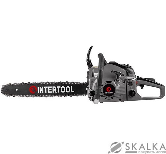 На фото Мотопила цепная Intertool 2.4 кВт, 52 см3, шина 45 см/18", шаг 0,325", 3200/11000 об/мин (DT-2208)