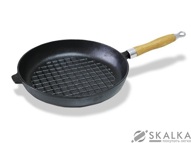 Сковорода для жарки 27x4.8 см чугунная с рифленым дном и деревянной ручкой (CI-4096.27) На фото Сковорода для жарки 27x4.8 см чугунная с рифленым дном и деревянной ручкой (CI-4096.27)