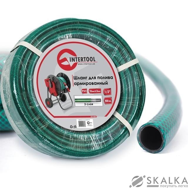 На фото Шланг Intertool для полива 3-х слойный 1/2", 100м, армированный PVC (GE-4027)