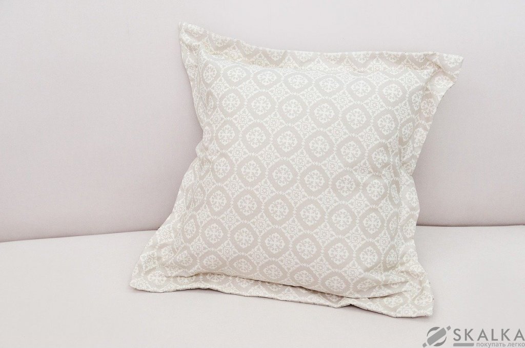 На фото Подушка Прованс Холлофайбер 40x40 см Бежевая (.002089)