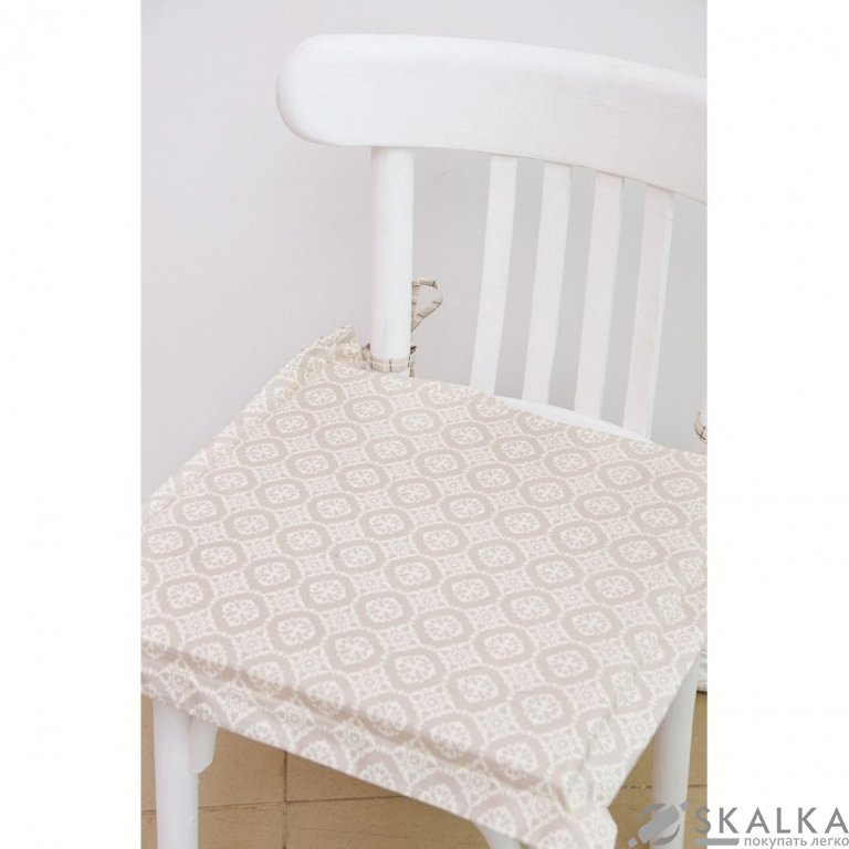 На фото Подушка Прованс Поролон 40x40 см Бежевая (.005564)