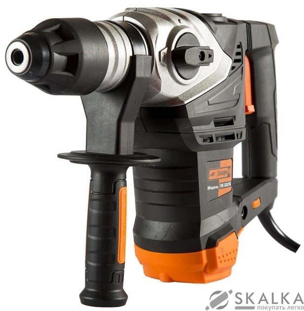 Перфоратор бочковой Дніпро-М 1700 Вт SDS Plus (ПЕ-3217Б) На фото Перфоратор бочковой Дніпро-М 1700 Вт SDS Plus (ПЕ-3217Б)