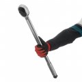 На фото Динамометрический ключ Intertool 3/4" 70-420NM, переходник 3/4"*1/2'', удлинитель 100мм 3/4 (XT-9010)