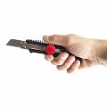 На фото Нож Intertool 18мм с винтовым фиксатором (HT-0502)
