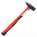 На фото Молоток Intertool 500г, ручка из фибергласса (HT-0205)