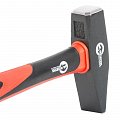 На фото Молоток Intertool 800г, ручка из фибергласса (HT-0208)