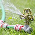 На фото Дождеватель пульсирующий Intertool с полной/частичной зоной полива на костыле, круг/сектор полива до
