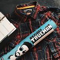 На фото Скретч-постер 100 ДЕЛ TrueMan Edition рус (тубус)