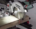 На фото Торцовочная пила Metabo KGS 305 M 2 кВт (51529)