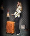 На фото Чемодан Epic Crate EX Solids (M) Zinnia Orange (926107)