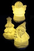 На фото Комплект фигурок Luca Lighting Дед Мороз, ангел, елка 3 шт (8712799736320)