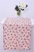 На фото Скатерть-дорожка Прованс Red Rose 120х40 см (.003652)