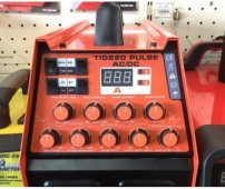 На фото Сварочный аппарат Искра Industrial Line TIG 250Pulse AC/DC