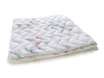 На фото Одеяло Leleka-Textile Гармония Холлофайбер 172х205 см