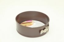 Разъемная форма для выпечки пирога 20x6,8 см (углеродистая сталь с антипригарным покрытием) На фото Разъемная форма для выпечки пирога 20x6,8 см (углеродистая сталь с антипригарным покрытием)