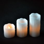На фото Комплект 3-х свечей декоративных Mica Decorations белые (8712799937918)